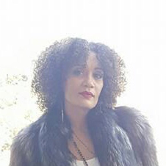 Meet your Posher, Tiffany - Picture 1 of 1